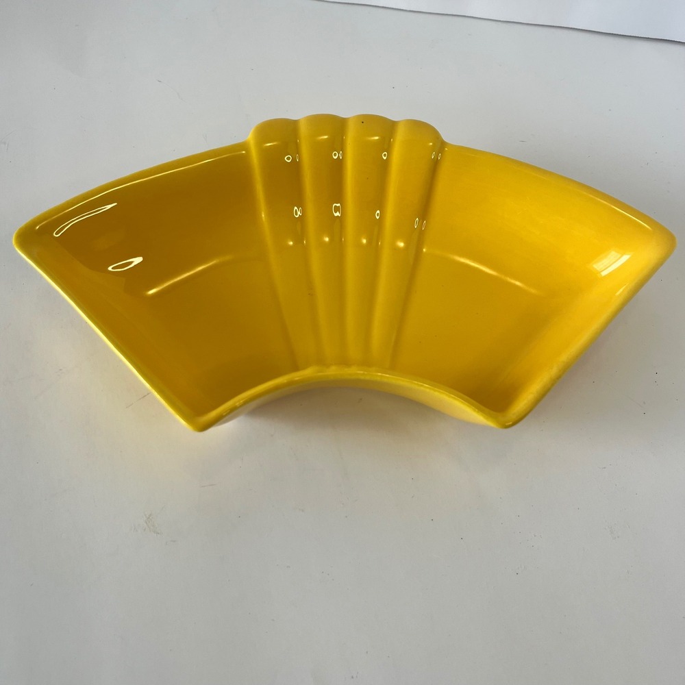 Vintage California USA L61‎ Yellow Fan Shell Shaped Pottery Dish Mid Century MCM
